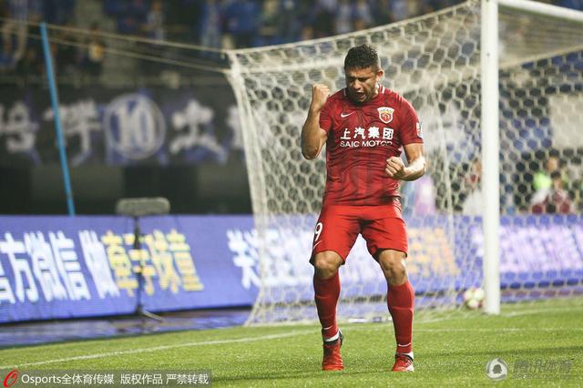 叶辰笑道：我也没想好，我今日只是来刘先生的公司坐坐，没想到他自己主动送上门来，还把你也叫了过来，这件事你看应该怎么解决？洪元山不假思索的脱口说道：这狗杂碎既然得罪了叶先生，那无论如何也不能留他在世上扰了叶先生的心情。